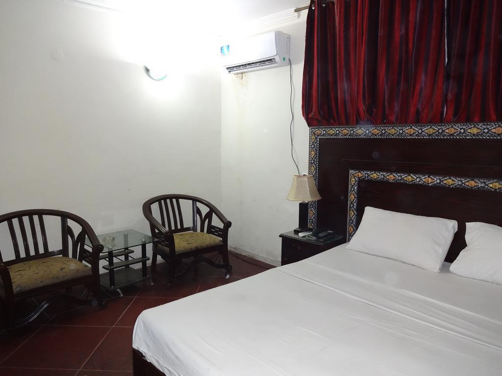 Safari Hotel Upper Mall Lahore Extérieur photo