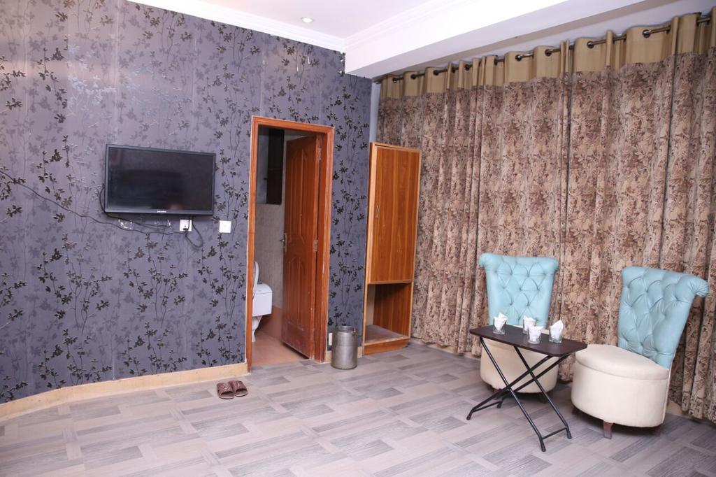 Safari Hotel Upper Mall Lahore Extérieur photo